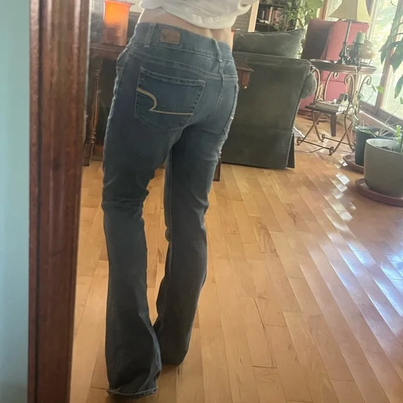 American Eagle Medium Wash Artist Flare - Picture 2 of 3